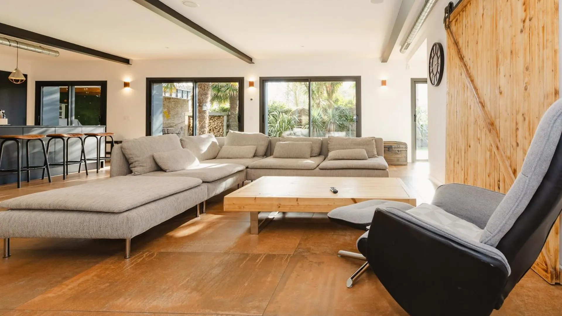 Le Loft Black Wood - Piscine Prive Et Grande Terrasse A 20 Min De Rennes Pace  Pace (Ille-et-Vilaine)