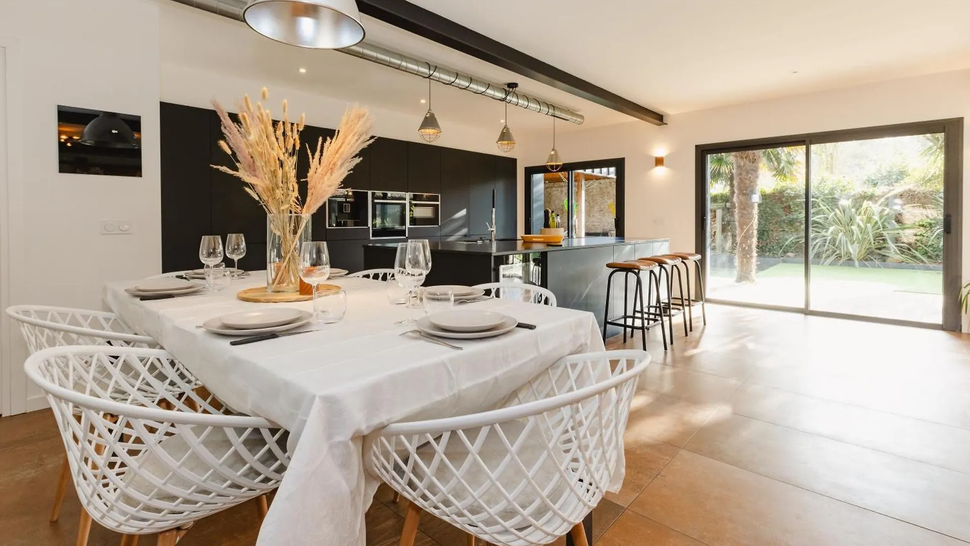 Le Loft Black Wood - Piscine Prive Et Grande Terrasse A 20 Min De Rennes Pace  0*, Pace (Ille-et-Vilaine) France