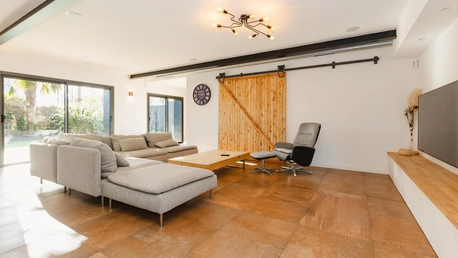Le Loft Black Wood - Piscine Prive Et Grande Terrasse A 20 Min De Rennes Pace  Pace (Ille-et-Vilaine)
